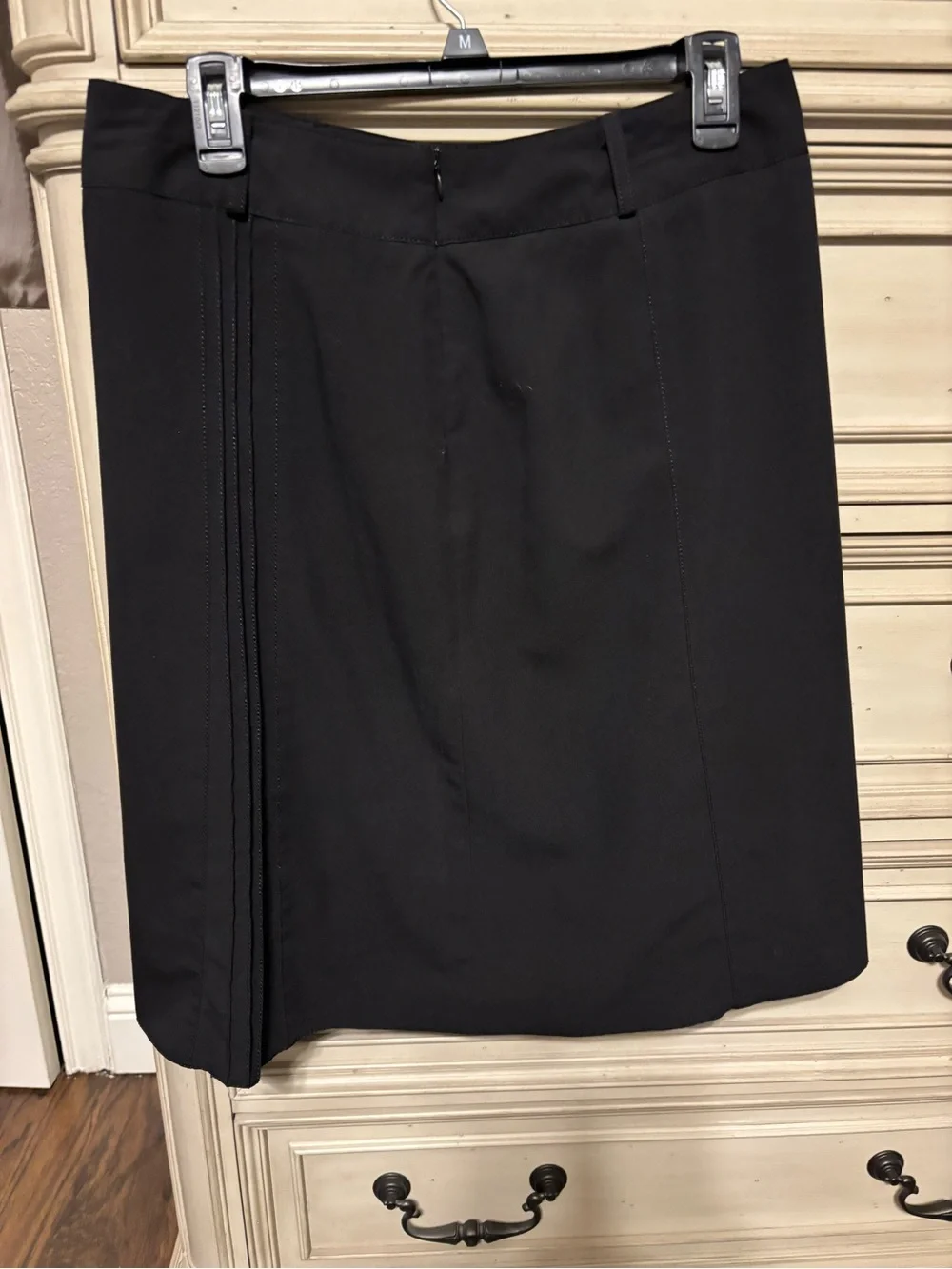Larry Levine Black A-Line Skirt with Subtle Panel Stitching